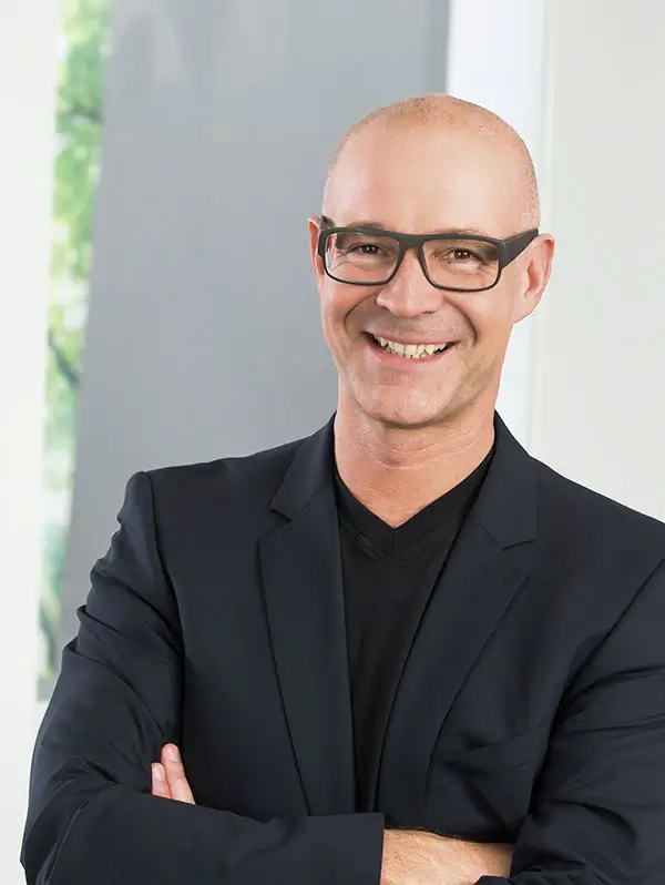 DR. STEFAN FRÄDRICH